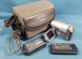 Dcr-trv33 Sony Handycam Mini Dv Digital Camcorder With Accessories Tested