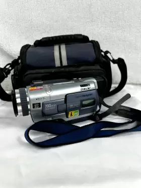Dcr-trv330 Sony Handycam Digital 8 Camcorder Nightshot With Remote And Memory Card