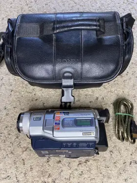 Dcr-trv740 Sony Handycam Digital-8 Camcorder With Case Working Read Description