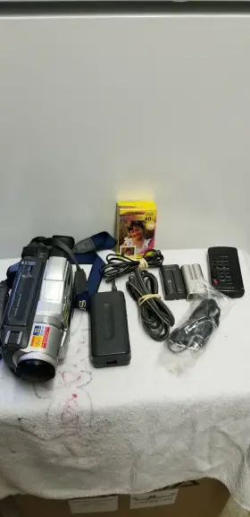 Dcr-trv820 Sony Digital 8 Handycam Model No. Ntsc - Not Tested #2