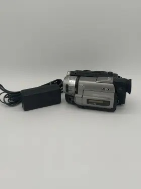Dcr-trv93 Sony Handycam Hi8 Xr Camcorder Maybe Needs Battery Parts/repair