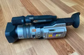 Dcr-vx2000e Sony Pal Camcorder - Metallic Silver With Accessories