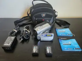 Dcr-dvd610 Sony Dcrdvd610c Mini Camcorder Handycam With Case Battries Charger 2 Dvds Tested