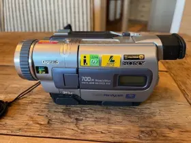 Dcr-trv530 Sony Dcrtrv530 Handy Cam 700x Digital Zoom With Bag Battery Charger Tapes