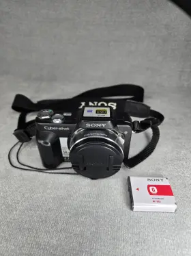 Dsc-h3 Sony Cyber-shot Black 8.1mp Digital Camera 10x Optical Zoom Japan Model