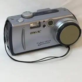 Dsc-p30 Sony Cyber-shot 1.3mp Digital Camera Nobattery Nocard No Test Parts Only