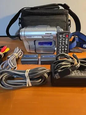 Dcr-trv460 Sony Dvr-trv460 Handycam Digital 8 Hi8 Camcorder - With Accessories #3