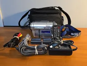 Dcr-trv460 Sony Dvr-trv460 Handycam Digital 8 Hi8 Camcorder - With Accessories
