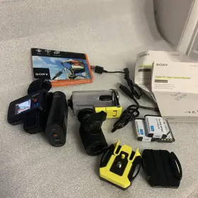 Hdr-as20 Sony Exmor R Steady Shot 11.9 Camcorder And Rm-lvr2 Live View Remote Case