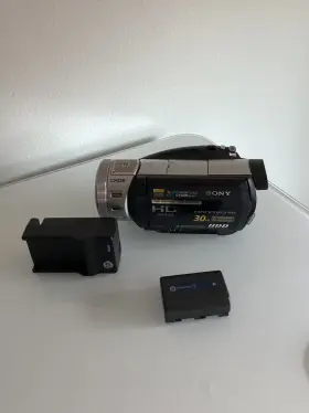 Hdr-sr1 Sony Avc Hd 30gb Handycam Camcorder Video Camera Zeiss Lens. With Battery