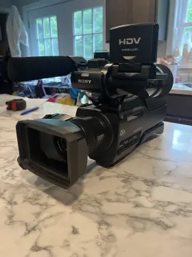 Hvr-hd1000e Sony 1080i Shoulder Camcorder Package Deal Low