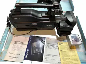 Hvr-hd1000n Sony Video Camera W Charger Battery And Case