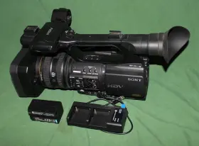 Hvr-z5u Sony Hd Video Camera Hdv 1080i Only 260 Hours