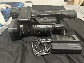 Hxr-nx5u Sony Camcorder - Black With Ac Adapter/charger