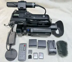 Hxr-nx80 Sony 4k Video Camera 2 Batts Charger Microphone Grip 256gb Cards