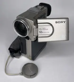 Dcr-pc10 Sony Pc10e Handycam Minidv Camera Battery / Charger Tested Read #3
