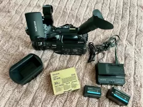 Pmw-200 Sony Xdcam 2 Batts Chrg 32gb Sxs Only 486 Hrs Of Total Usage