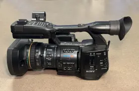 Pmw-ex1r Sony Pmw-ex1 Hd Camcorder-black - New Condition Only 14 Hours Operation