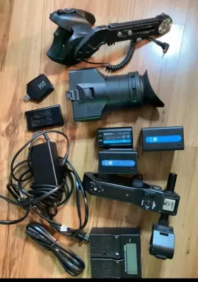 Pxw-fs7 Sony 4k Camcorder Camera With Monitor Grip Battery And Charger #2