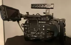 Pxw-fs7 Sony 4k Camcorder Camera With Monitor Grip Battery And Charger