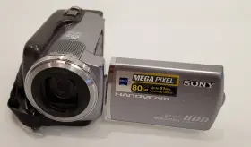 Sr87 Sony Dcr Camcorder Handycam C.zeiss 25x Zoom 80 Gb With Battery No Charger