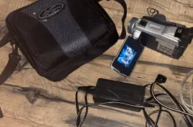 Dcr-trv16e Sony Trv16e Compact Digital Tape Camcorder Battery Charger Firewire Works