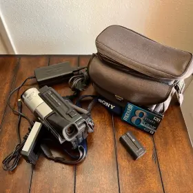 Trv50 Sony Video Hi-8 Handycam With 2 Batteries Charger Tape And Camera Bag