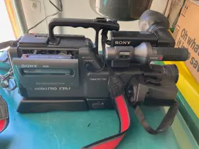 Vdcshi8v5000 Sony Ccd-v5000e Hi8 Video Camera - With Chargers. Read