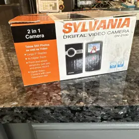 Dv-2100 Sylvania Digital Video Camera 2 In 1 Handheld Still And Tested #3