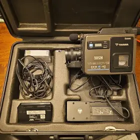 C7500 Teknika Vintage Rare Vhs-c Camcorder 1987 Power Adapter Battery Casstte