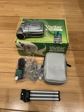 60441 Vivitar Dvr 510 5.0 Mega Pixel Digital Video Camera Carry Bag/tripod/earbuds