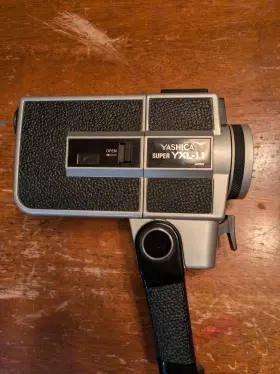 Yxl-1.1 Yashica Vintage Super Movie Camera 8 Film Japan Not Tested