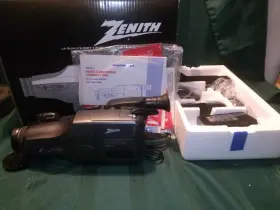 Vm6190 Zenith Vhs-c Video Camera Accessories And Bag Wp178