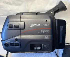 Vm6800 Zenith Compact Vhs-c Video Camera-powers On/ Not Tested