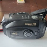 Jvc GR-AX980 Compact Vhs-c Camcorder 22X Optical Zoom Pro-cision 5 Head System. Fixed Price $100.00.