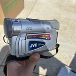 Jvc GR-D30U 700X Digital Zoom Minidv Handheld Video Camera With Battery. Fixed Price $19.00.