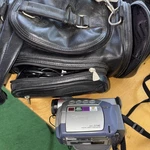 Canon ZR40 Minidv Digital Video Camcorder Untested W/ Carrying Bag. Fixed Price $15.00.
