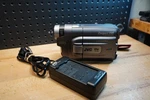 (f) Jvc Compact Vhs-c Camcorder GR-AXM910U 3" Lcd 320X Digital Zoom. Fixed Price $42.37.