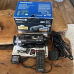 Panasonic HDC-SD900 Full Avchd 14.2MP Sdxc Touchscreen Camcorder Leica Optics. Fixed Price $251.36.